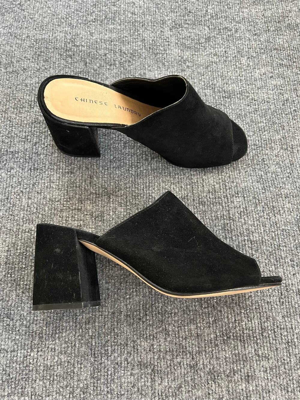 Chinese Laundry Black Faux Suede Chunky Block Heel Slip On Mules Size 9.5